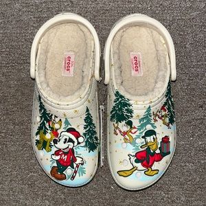 NWT Disney Christmas Fuzzy Crocs 2022 - W7, M5